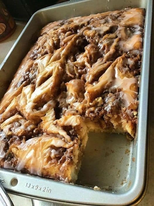 Cinnabon Roll Cake with Cinnamon